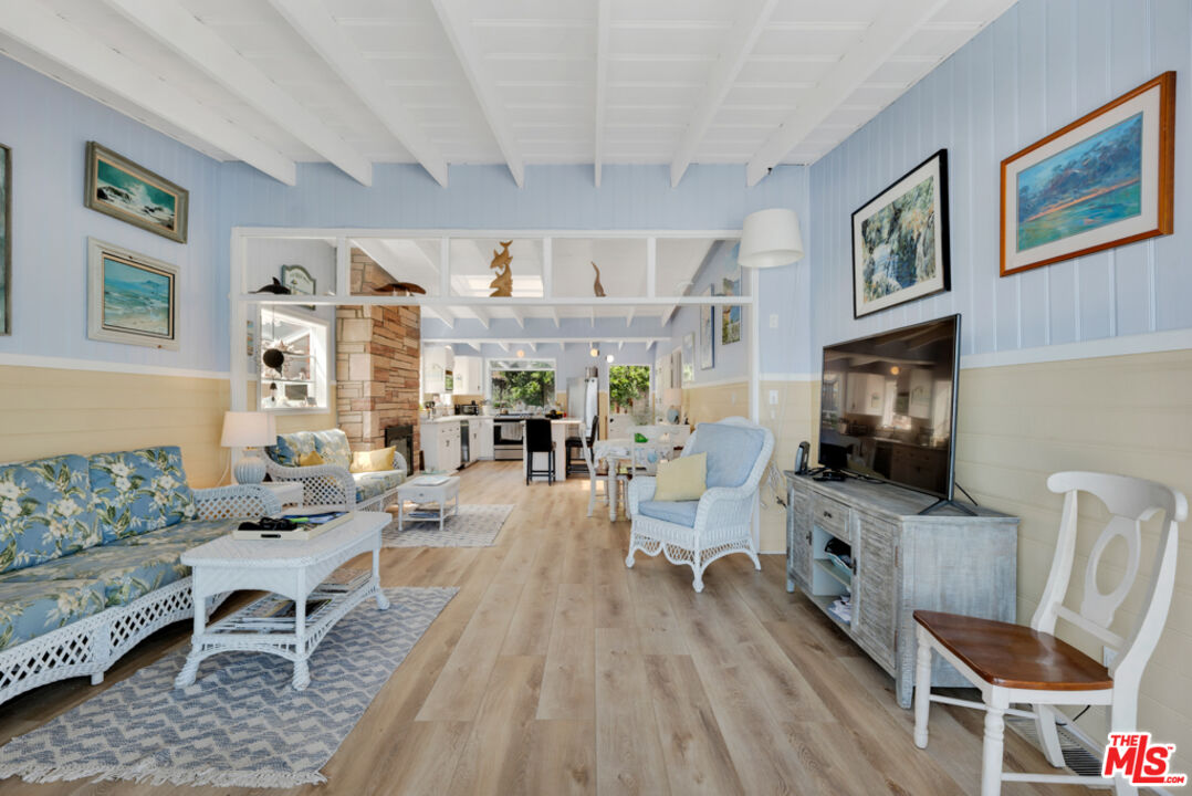 Remodeled 3-Bedroom Cottage on the beach