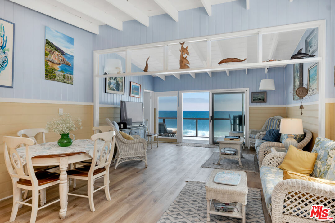 Remodeled 3-Bedroom Cottage on the beach