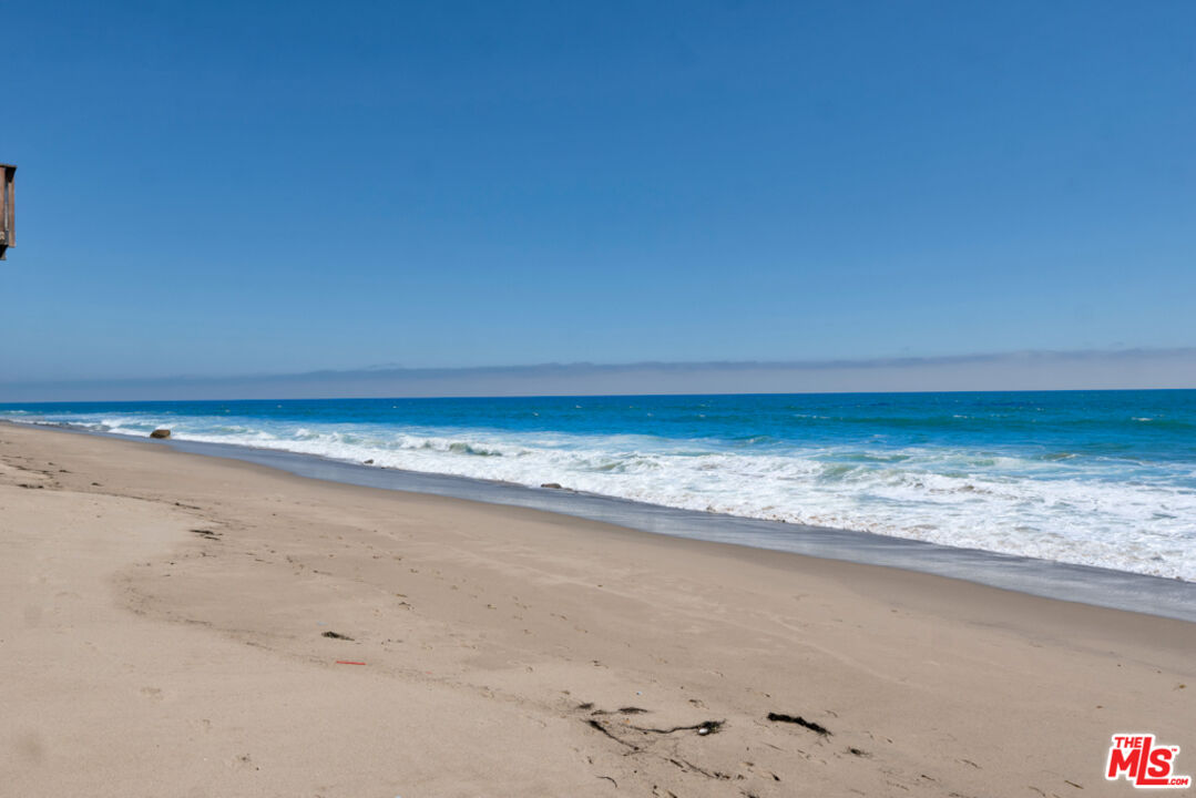 Remodeled 3-Bedroom Cottage on the beach