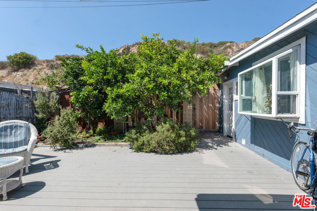 Remodeled 3-Bedroom Cottage on the beach