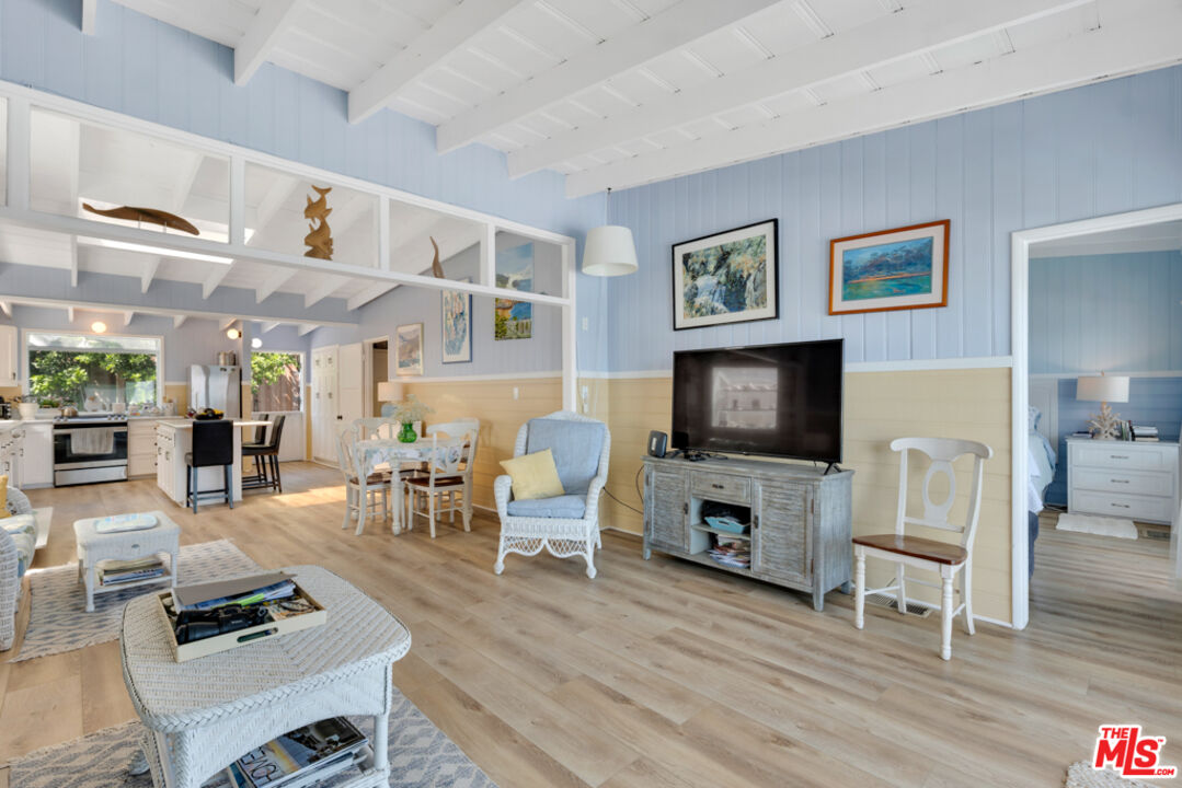 Remodeled 3-Bedroom Cottage on the beach