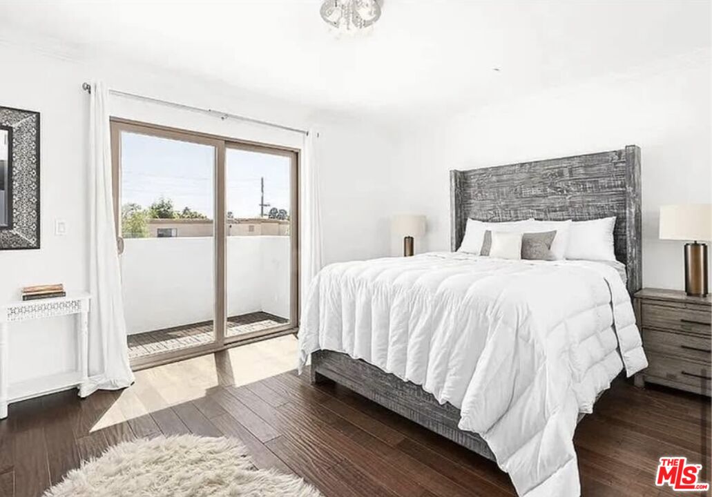 1621 Barry Ave Unit: PH3