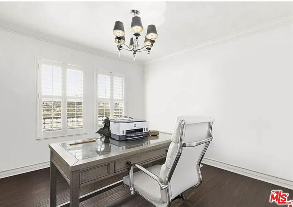 1621 Barry Ave Unit: PH3