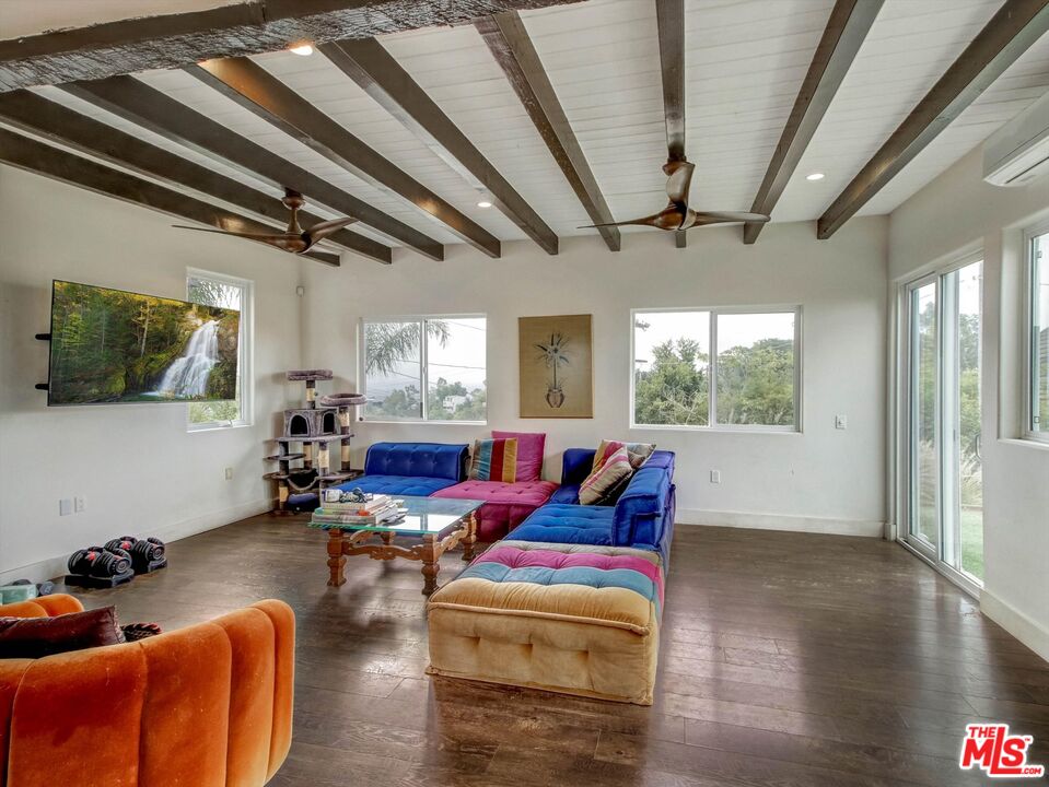 Charm and Privacy in the Hollywood Hills 