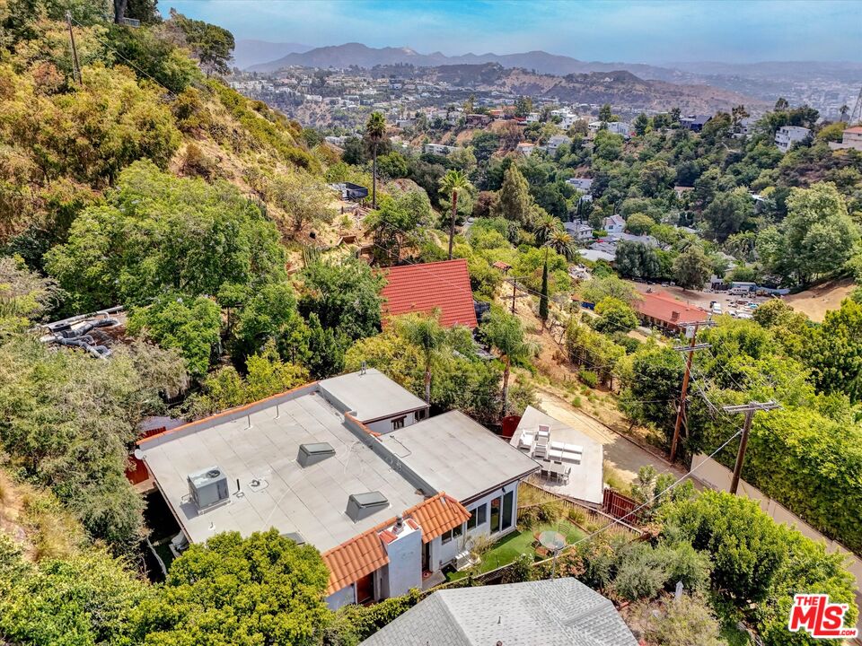 Charm and Privacy in the Hollywood Hills 