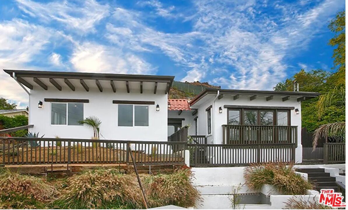 Charm and Privacy in the Hollywood Hills 