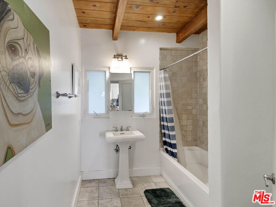 Charm and Privacy in the Hollywood Hills 