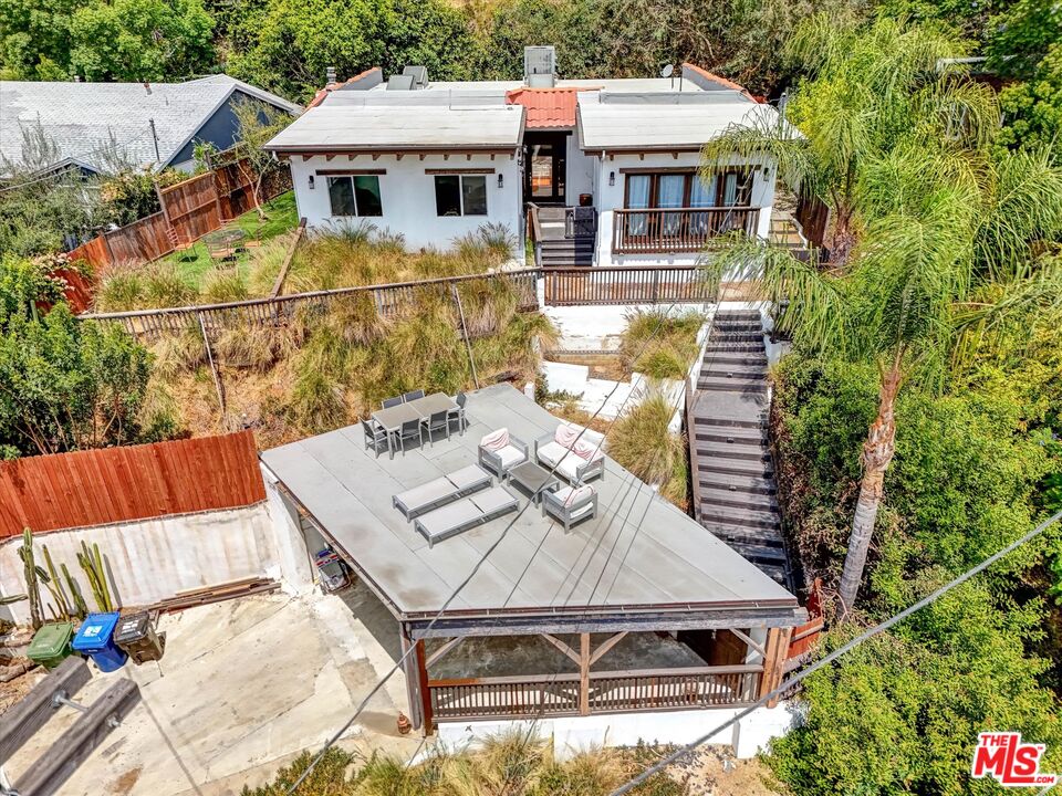 Charm and Privacy in the Hollywood Hills 