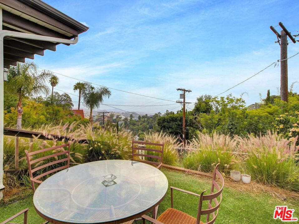 Charm and Privacy in the Hollywood Hills 