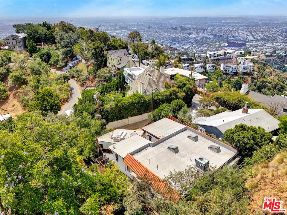 Charm and Privacy in the Hollywood Hills 