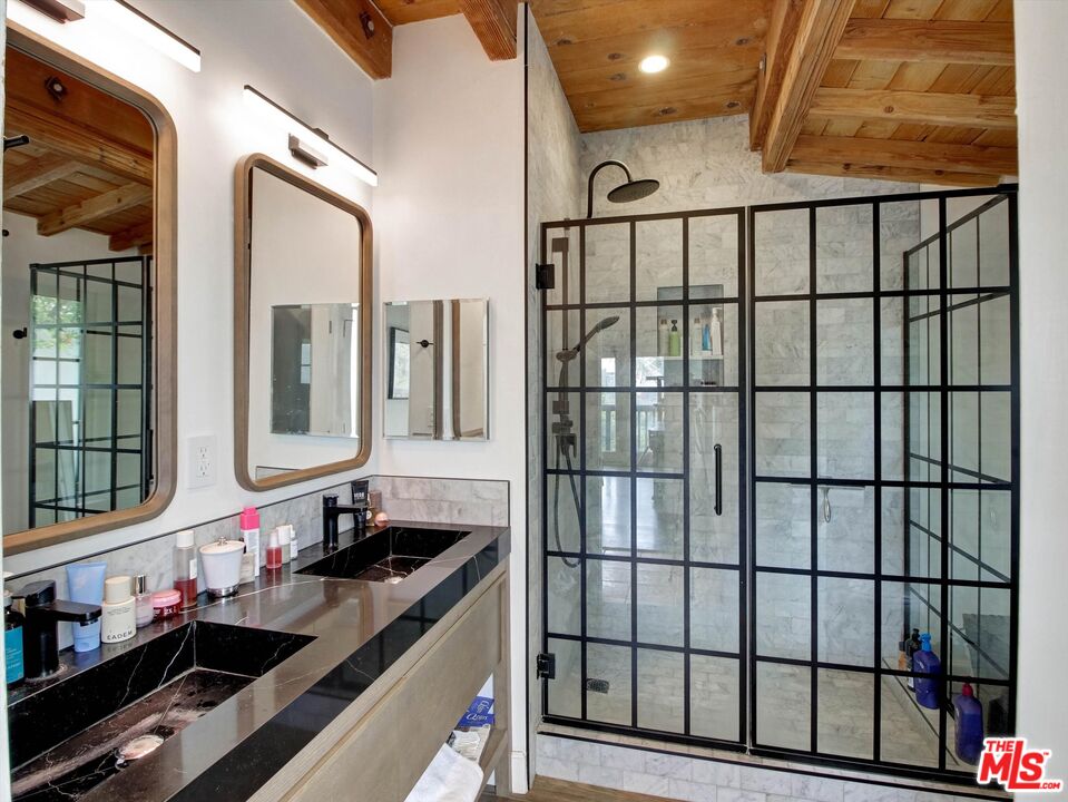 Charm and Privacy in the Hollywood Hills 