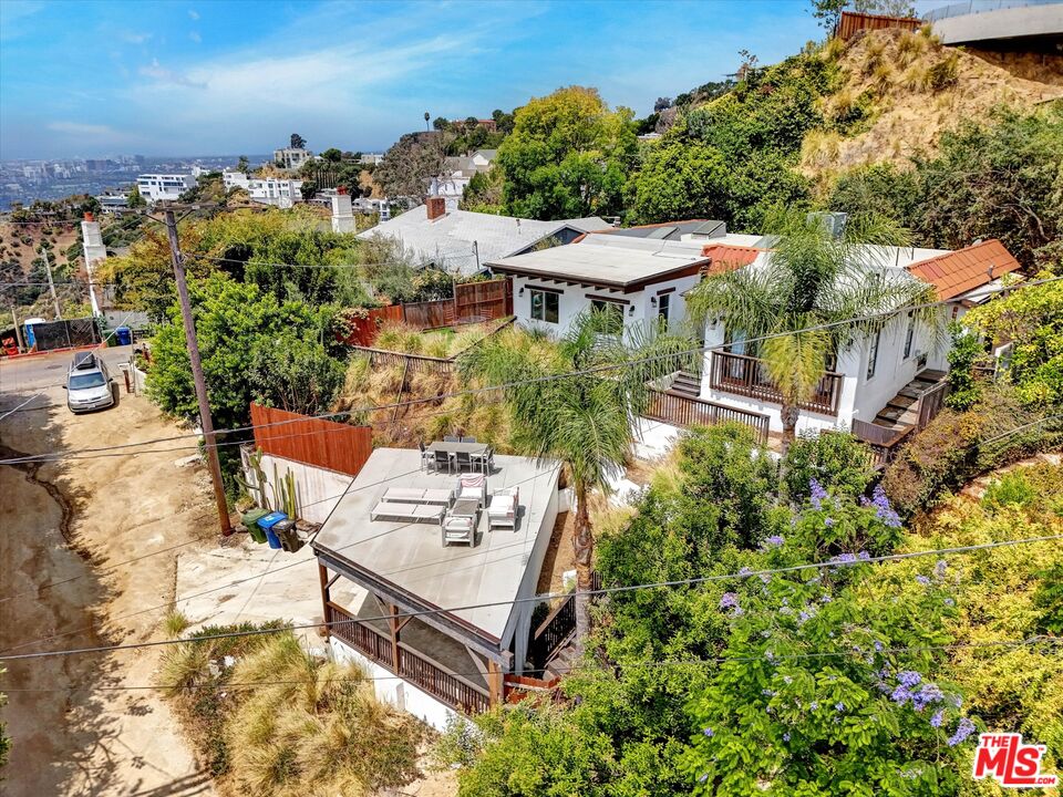 Charm and Privacy in the Hollywood Hills 