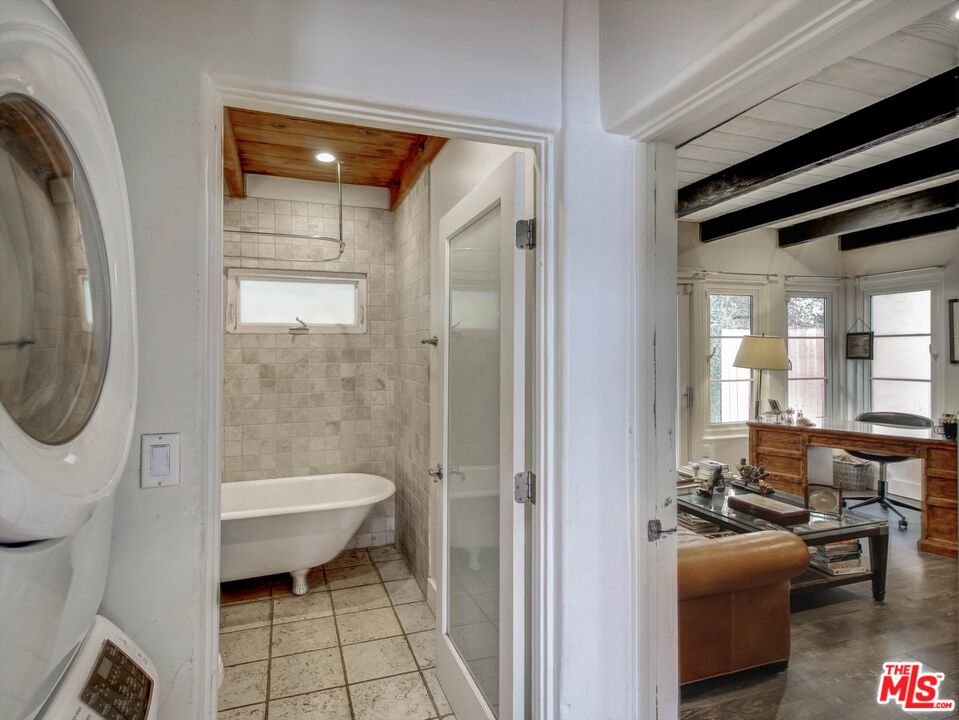 Charm and Privacy in the Hollywood Hills 
