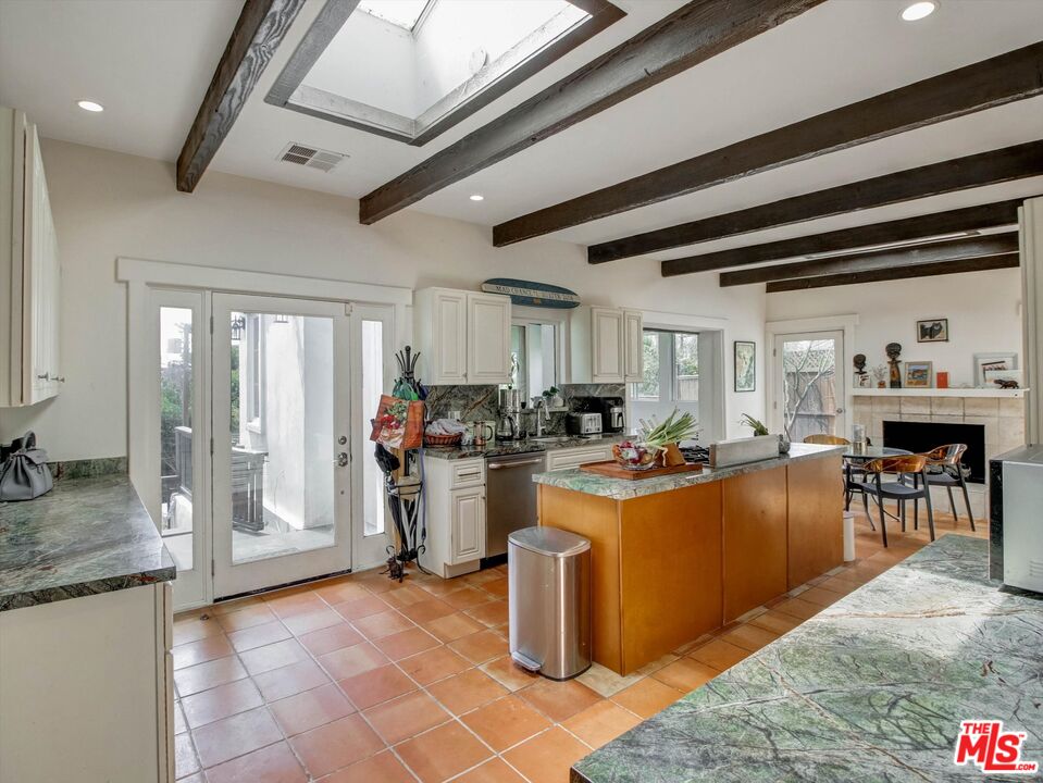 Charm and Privacy in the Hollywood Hills 