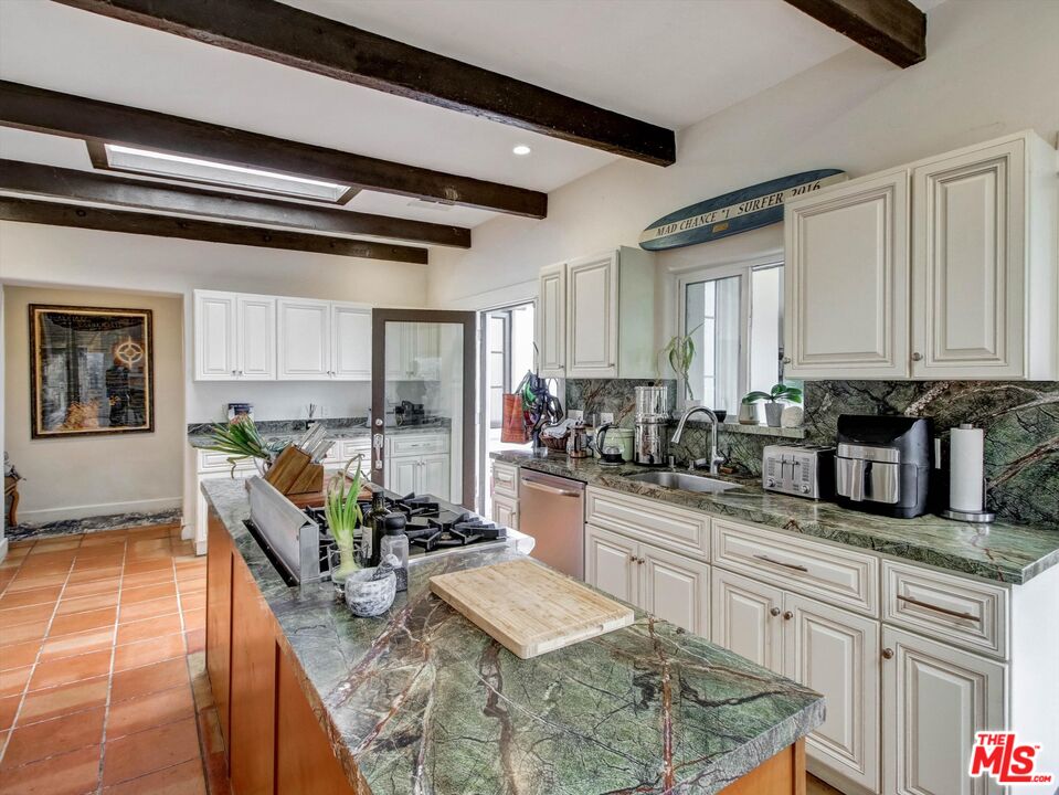Charm and Privacy in the Hollywood Hills 