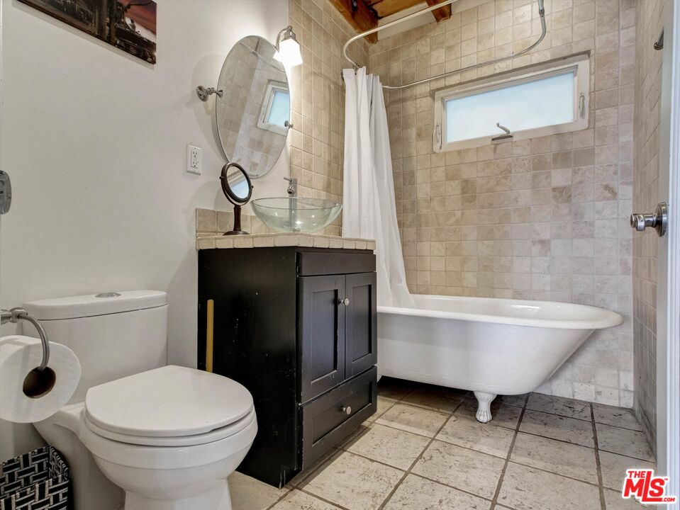 Charm and Privacy in the Hollywood Hills 