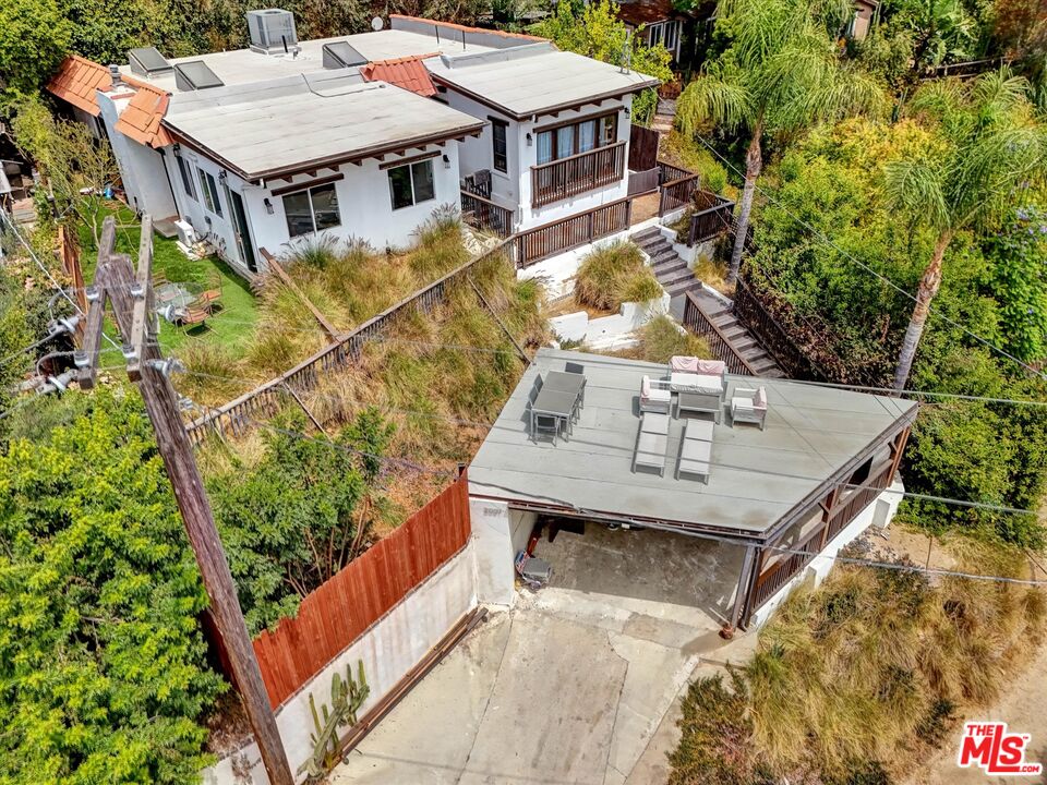 Charm and Privacy in the Hollywood Hills 