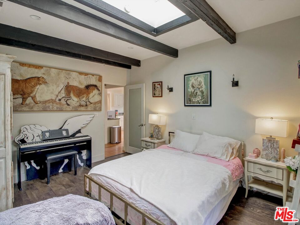 Charm and Privacy in the Hollywood Hills 
