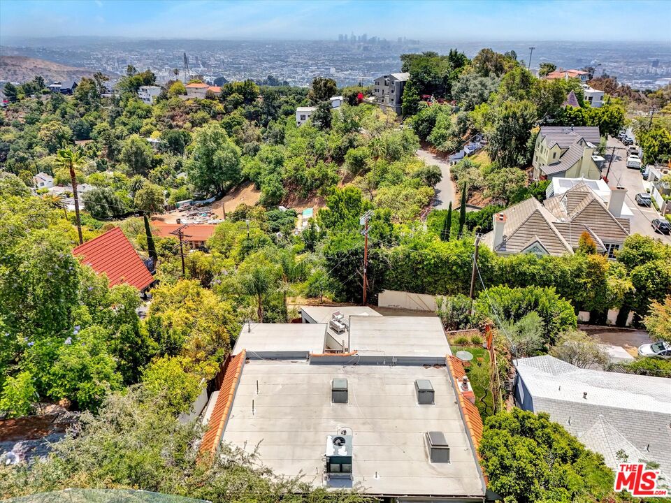Charm and Privacy in the Hollywood Hills 