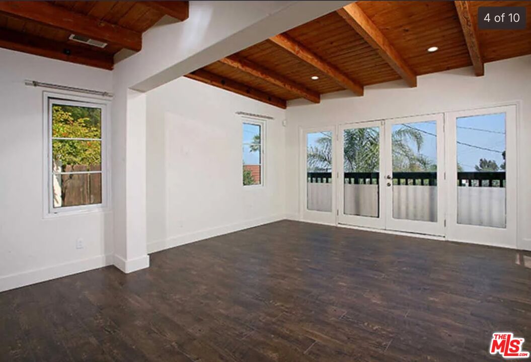 Charm and Privacy in the Hollywood Hills 