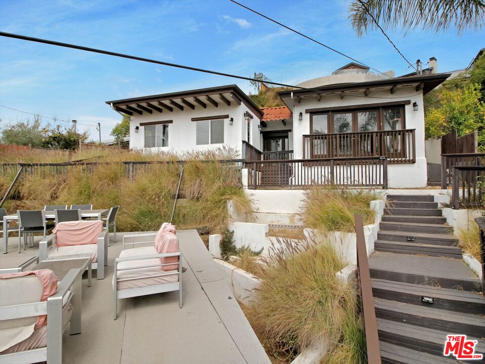 Charm and Privacy in the Hollywood Hills 