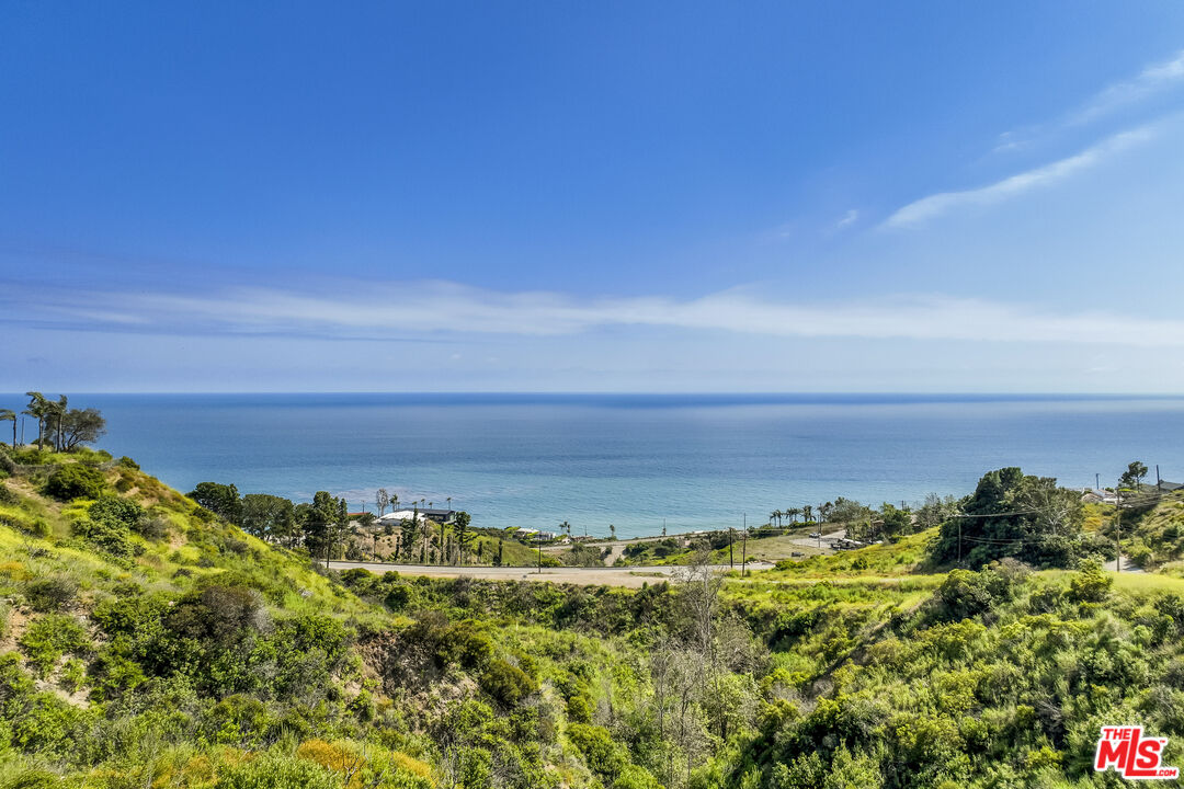 4421 Avenida De La Encinal