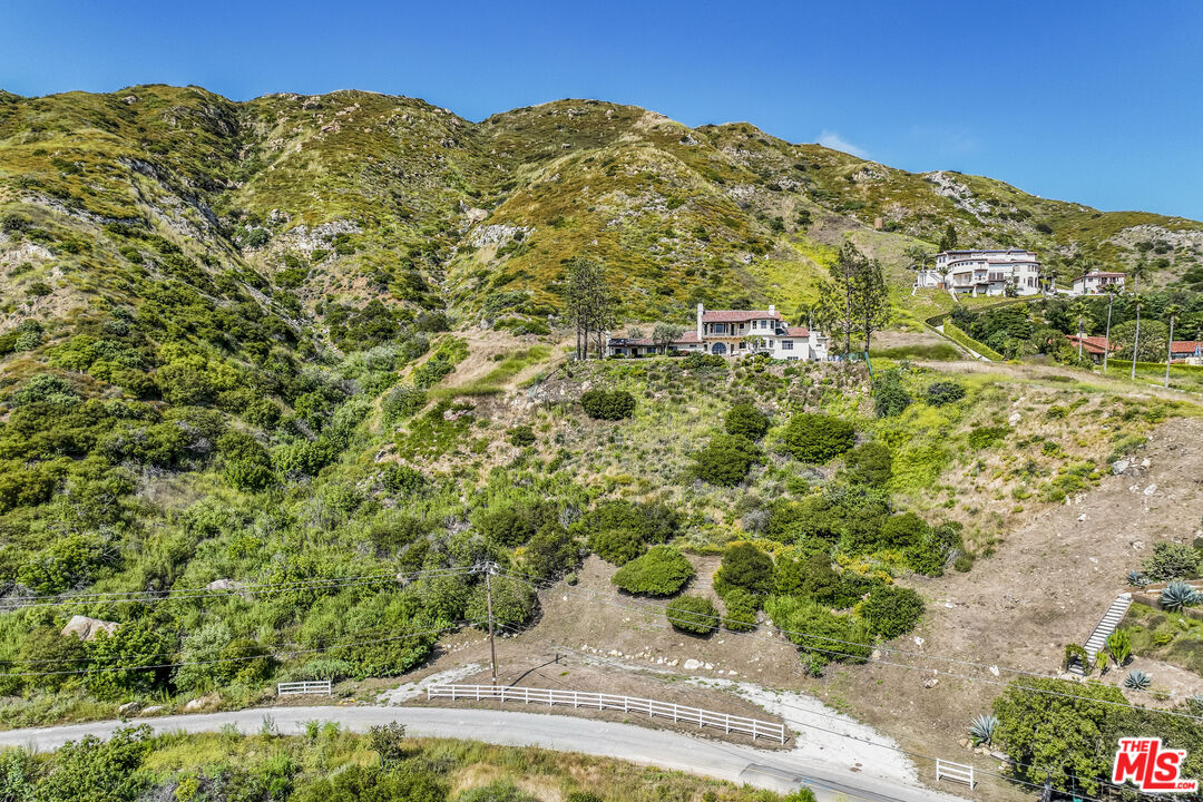 4421 Avenida De La Encinal