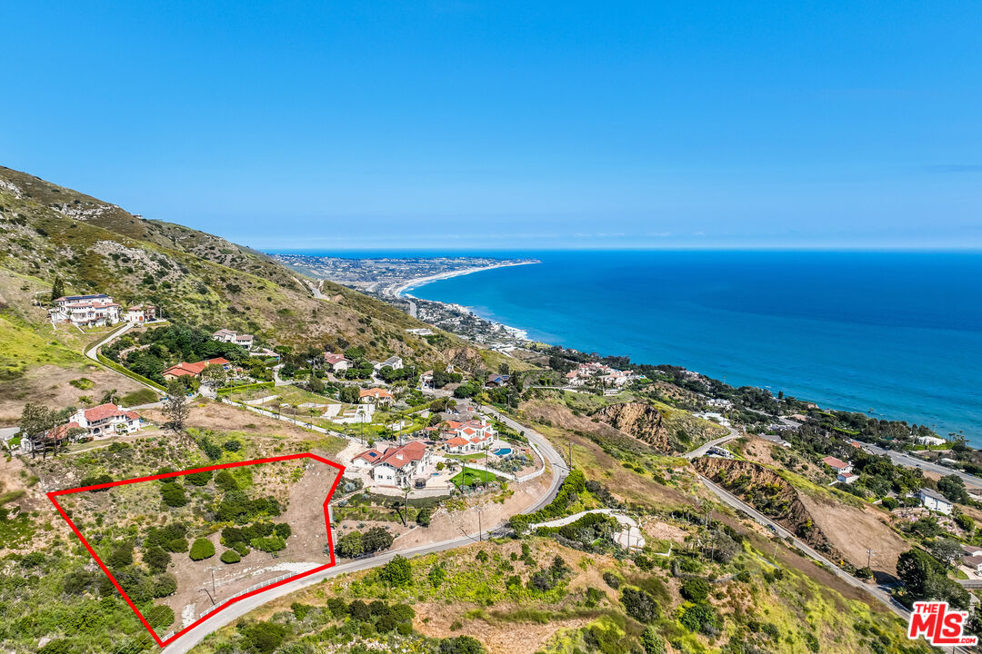 4421 Avenida De La Encinal