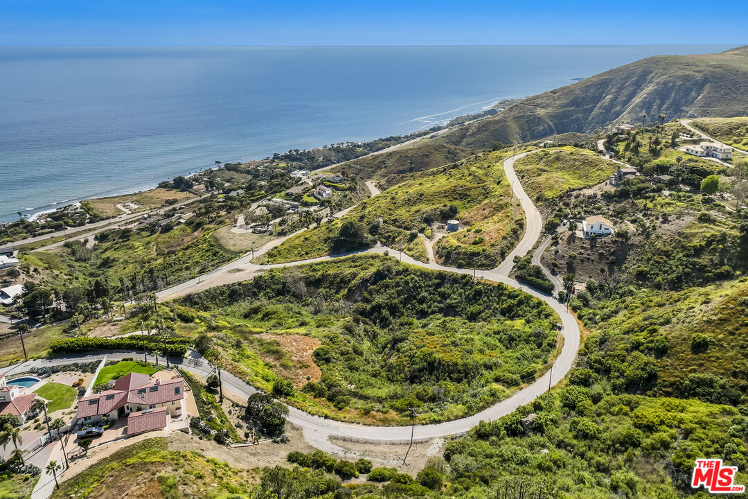 4421 Avenida De La Encinal