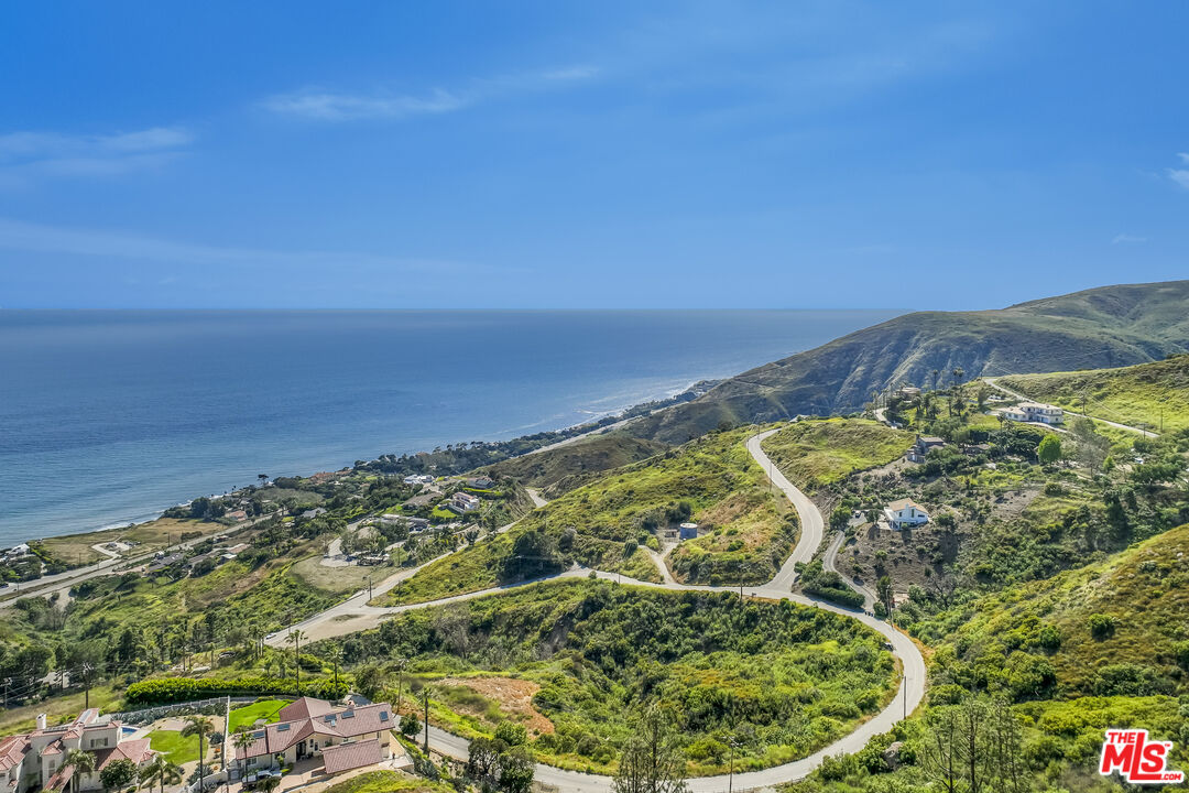 4421 Avenida De La Encinal