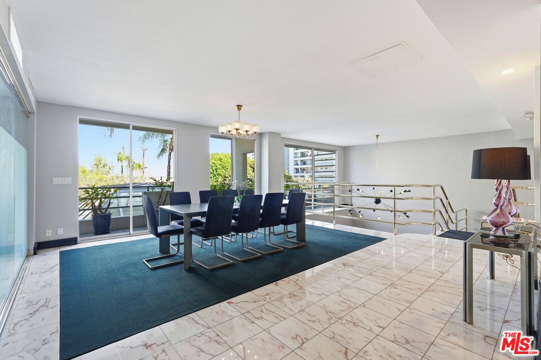 1131 Alta Loma Rd Unit: 326
