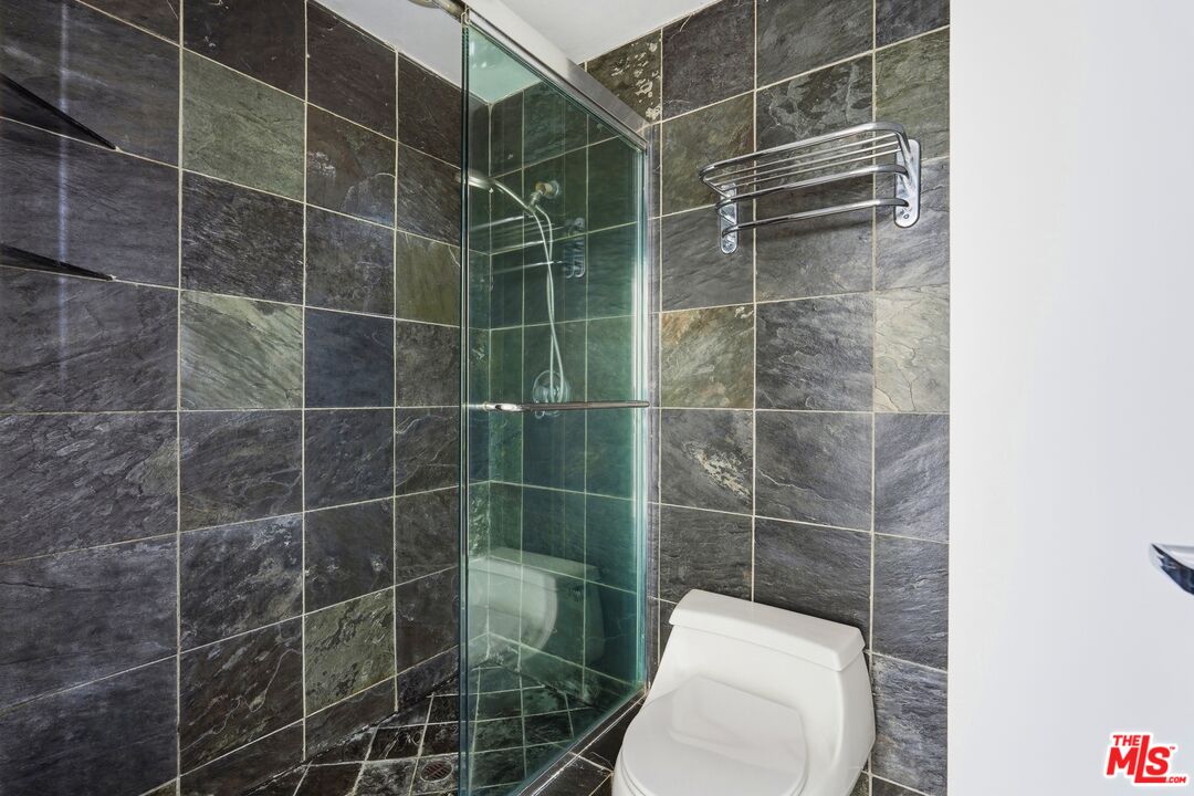 1131 Alta Loma Rd Unit: 326