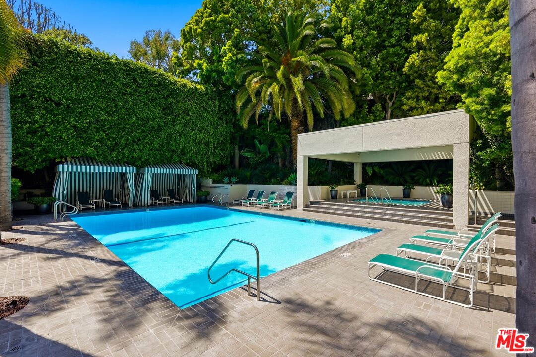 1131 Alta Loma Rd Unit: 326