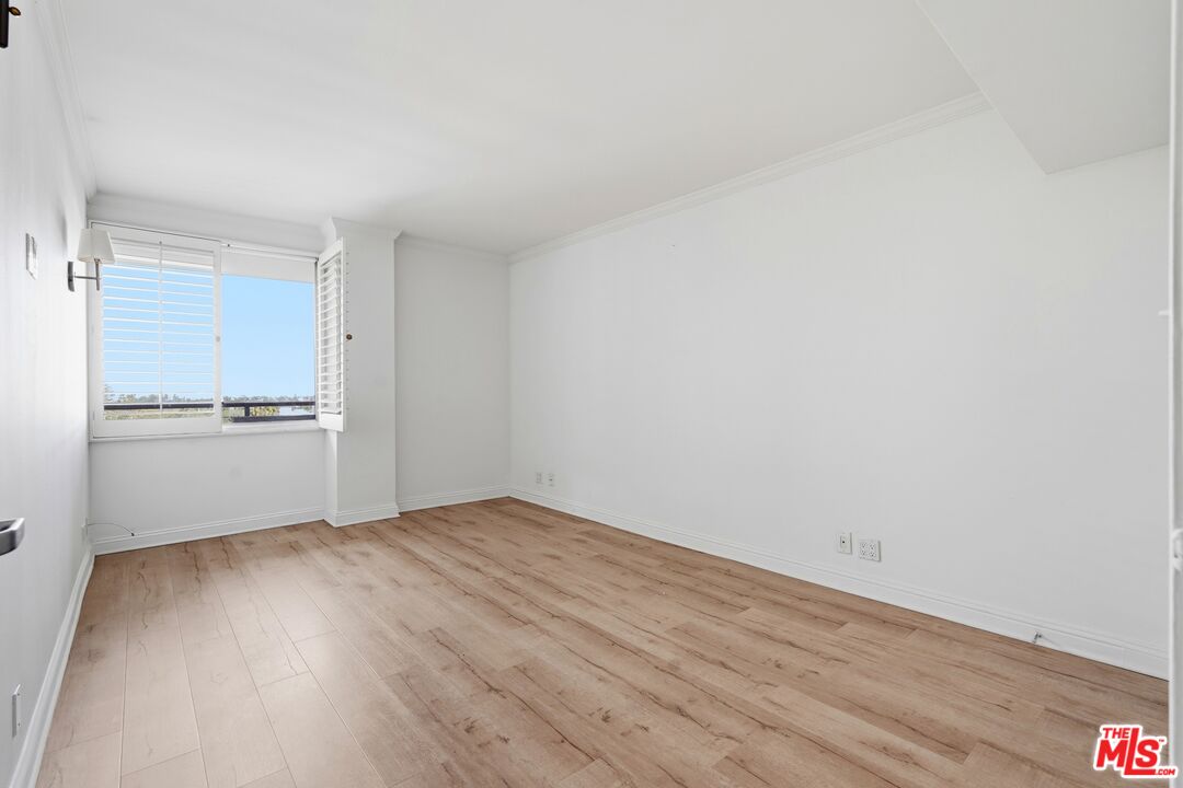 1131 Alta Loma Rd Unit: 326