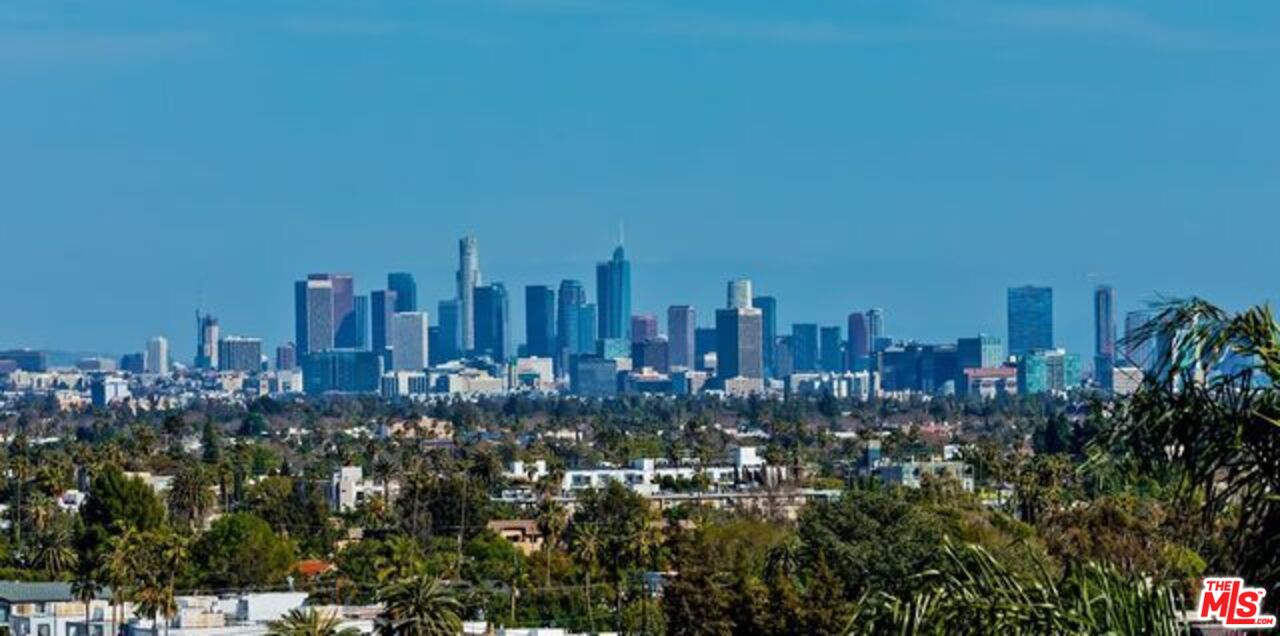 1131 Alta Loma Rd Unit: 326