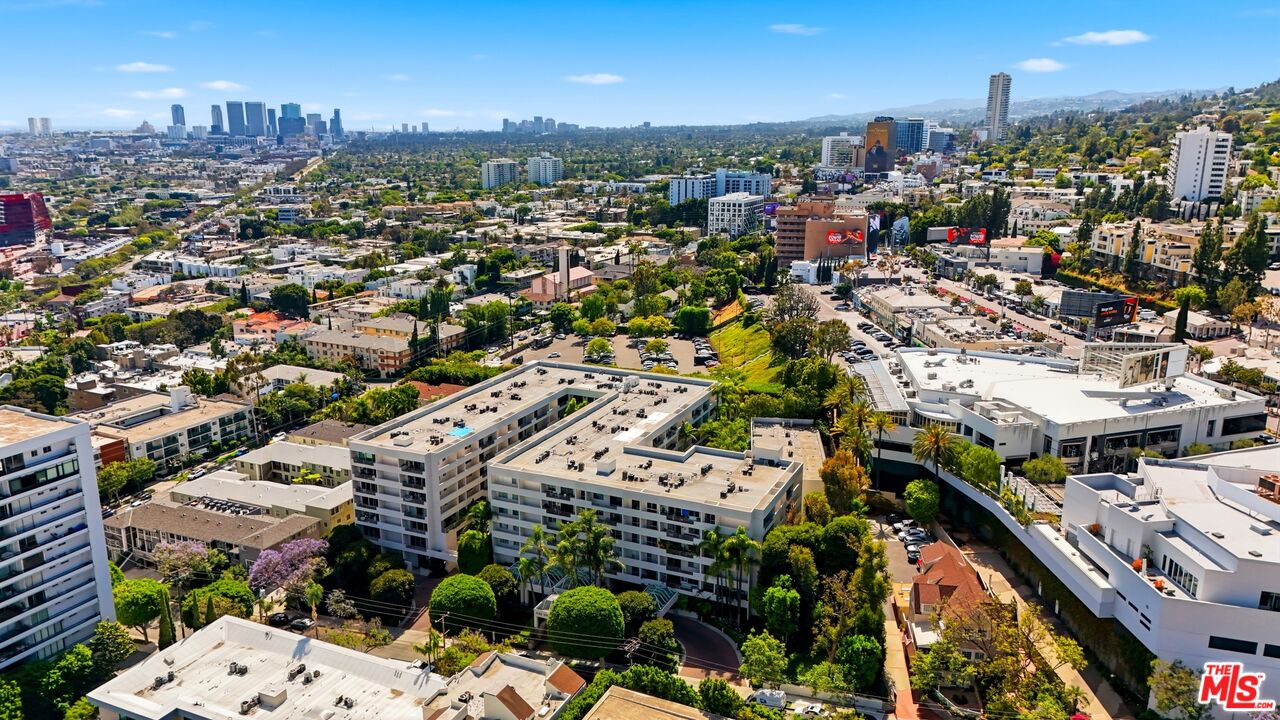 1131 Alta Loma Rd Unit: 326
