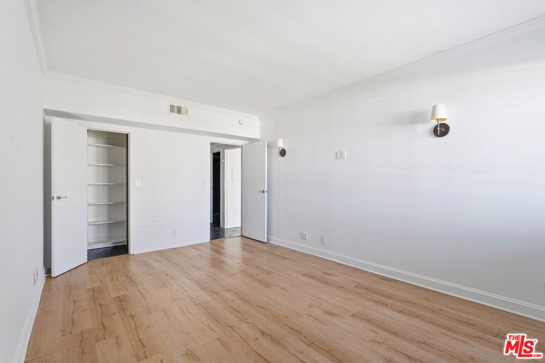 1131 Alta Loma Rd Unit: 326