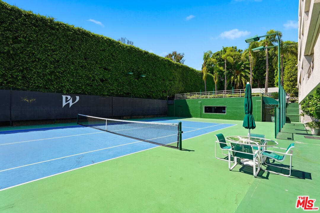 1131 Alta Loma Rd Unit: 326