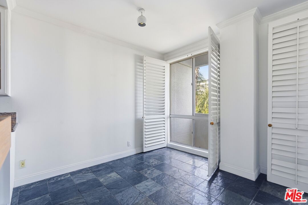 1131 Alta Loma Rd Unit: 326
