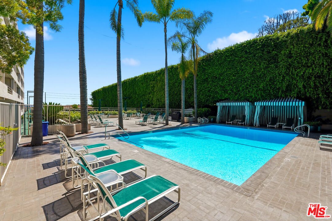 1131 Alta Loma Rd Unit: 326
