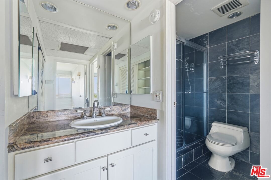 1131 Alta Loma Rd Unit: 326