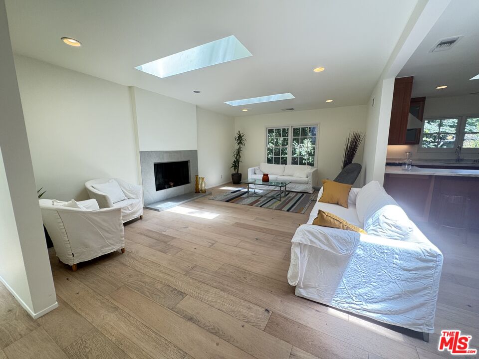7586 Woodrow Wilson Dr