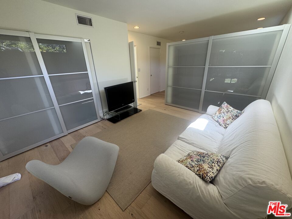 7586 Woodrow Wilson Dr