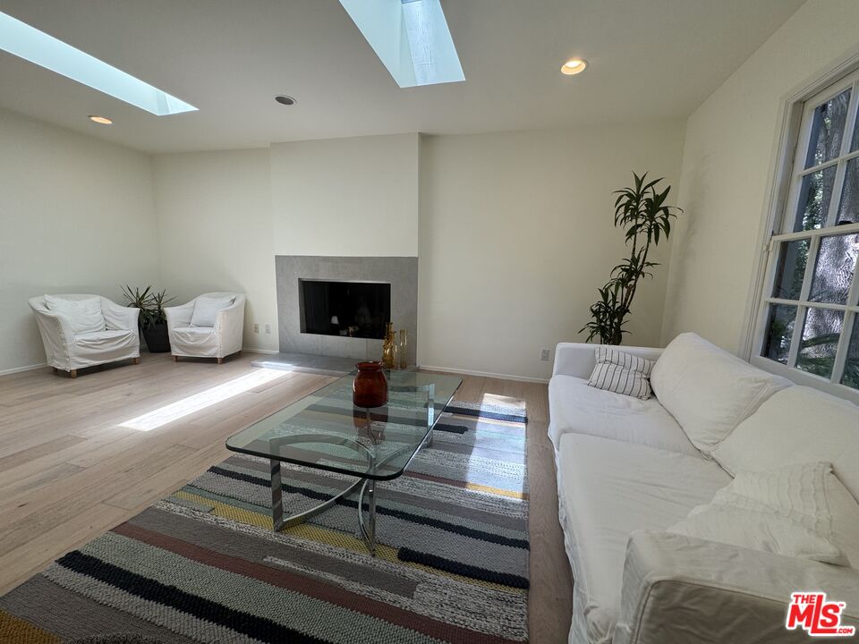 7586 Woodrow Wilson Dr