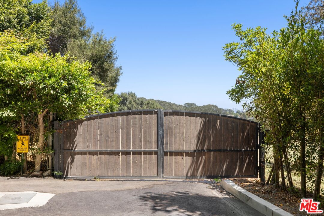 12 Oakmont Dr