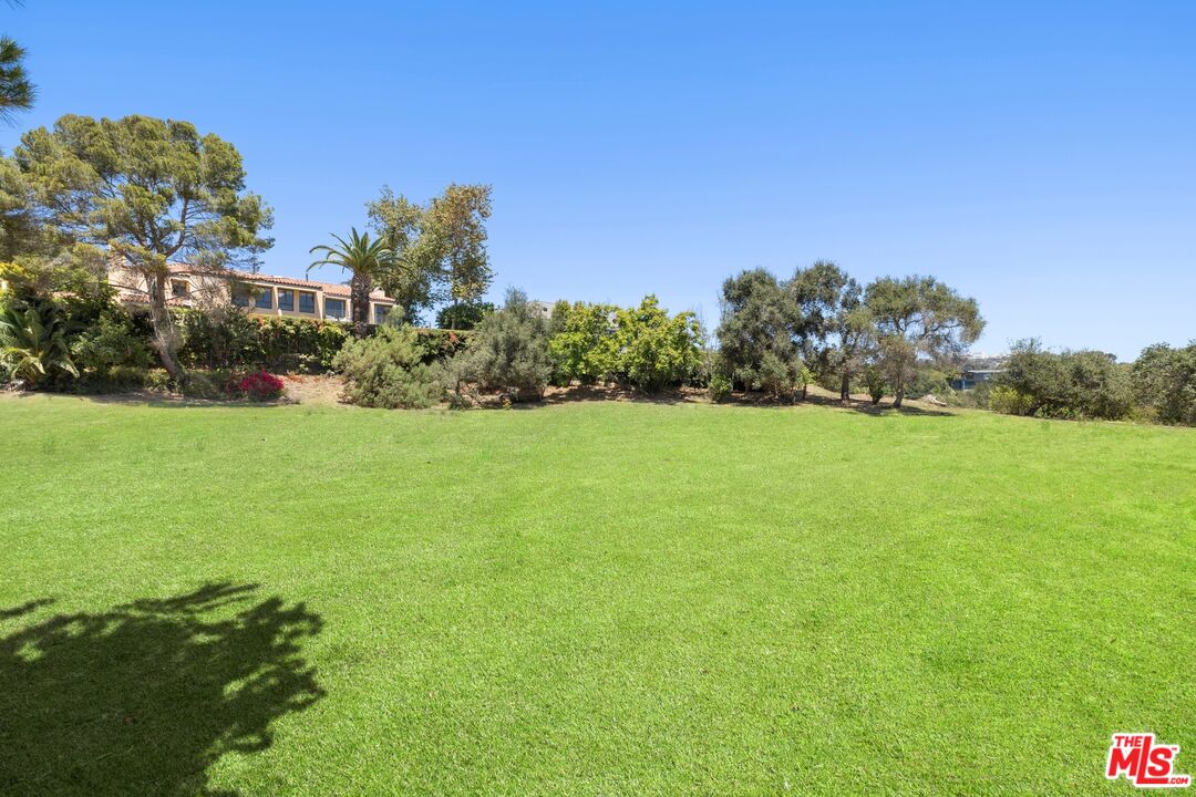 12 Oakmont Dr