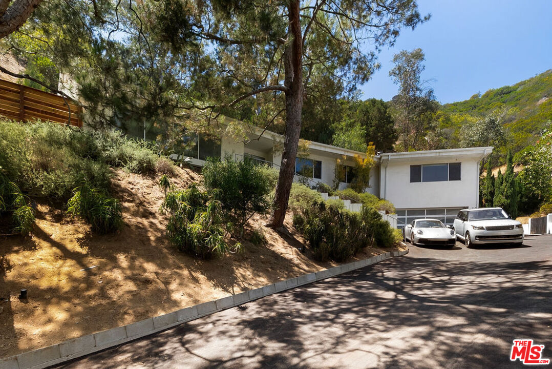 9659 Cedarbrook Dr