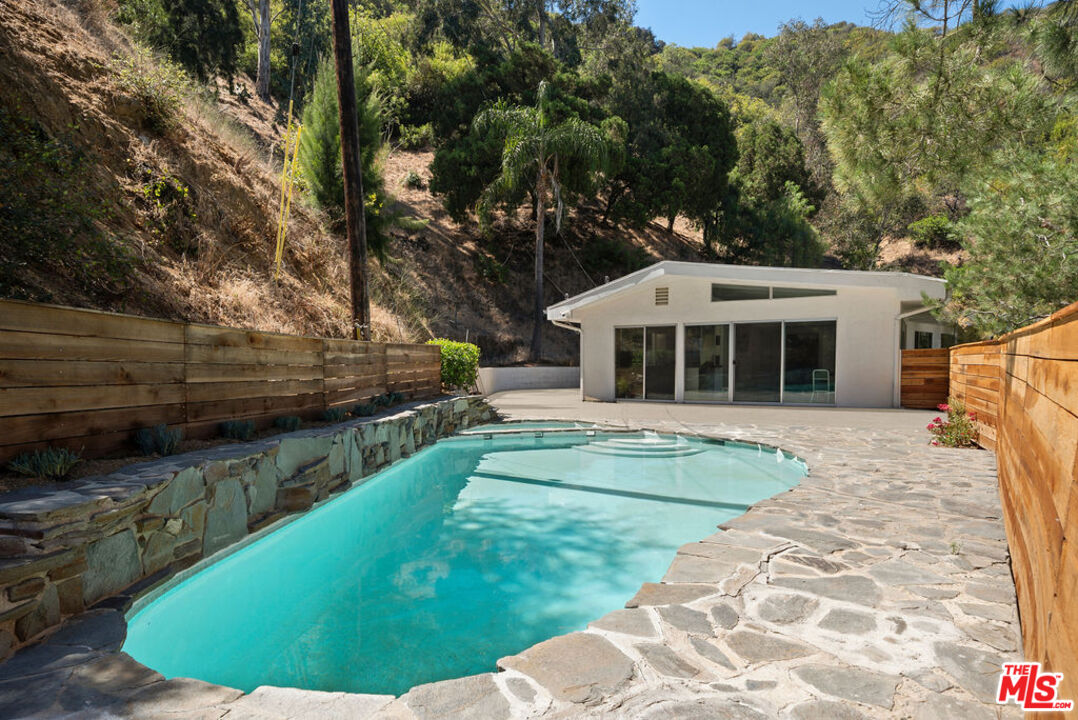 9659 Cedarbrook Dr
