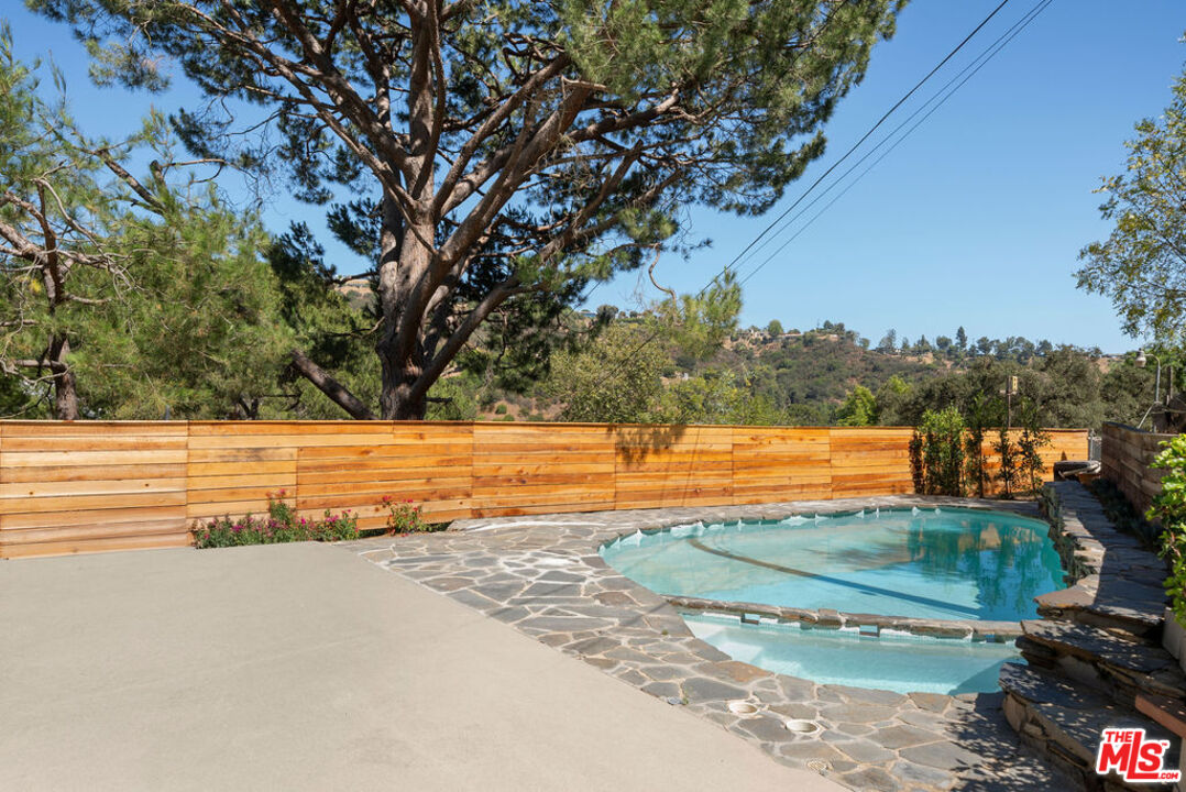 9659 Cedarbrook Dr