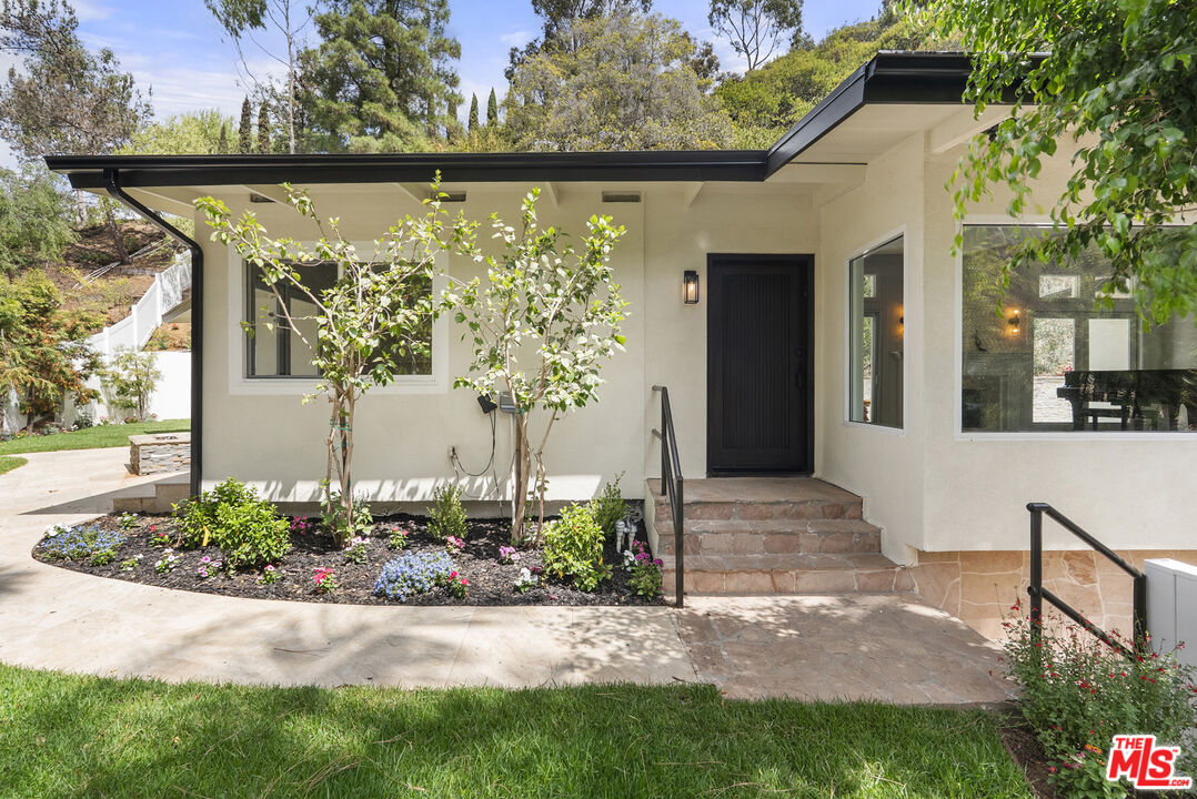 9541 Cedarbrook Dr